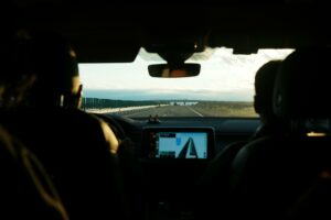 Application de navigation affichant un itinéraire de long trajet en voiture avec pauses